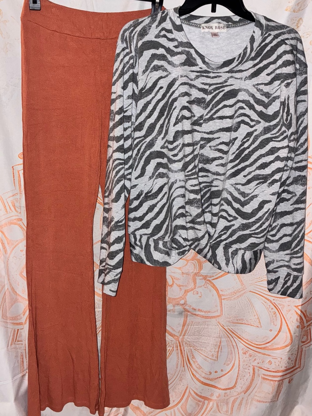 Knox Rose Gray Zebra Print Long Sleeve Top w/ Orange Ribbed Flares